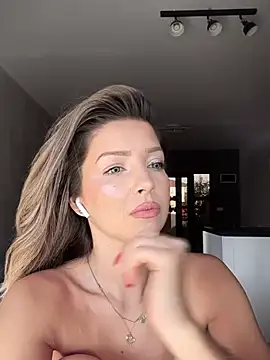 Snapshot of SonyaD_ chatting on December 16, 2024, 8:41 am SonyaD online show from December 16, 2024, 8:41 am