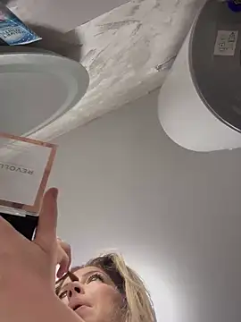 Snapshot of SonyaD_ chatting on December 18, 2024, 5:48 am SonyaD online show from December 18, 2024, 5:48 am