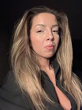 Snapshot of SonyaD_ chatting on February 16, 2025, 3:15 am SonyaD online show from February 16, 2025, 3:15 am