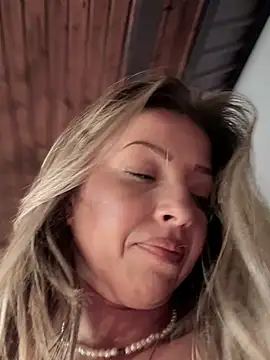 Snapshot of SonyaD_ chatting on February 27, 2025, 5:45 am SonyaD online show from February 27, 2025, 5:45 am