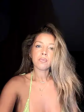 Snapshot of SonyaD_ chatting on September 24, 2025, 1:20 am SonyaD online show from September 24, 2025, 1:20 am