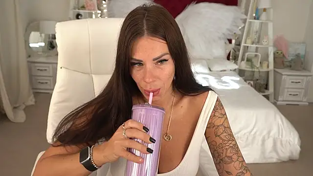 Snapshot of IsabellaFoxyy chatting on September 27, 2025, 5:23 am IsabellaFoxyy online show from September 27, 2025, 5:23 am