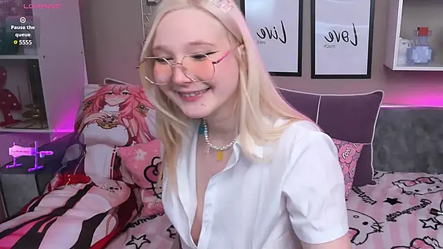 Snapshot of MeowkaKitty chatting on March 1, 2025, 1:00 am MeowkaKitty online show from March 1, 2025, 1:00 am