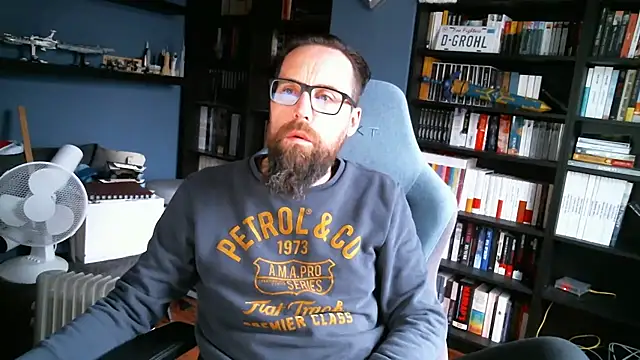 Snapshot of MeSteff chatting on December 22, 2024, 10:06 am MeSteff online show from December 22, 2024, 10:06 am