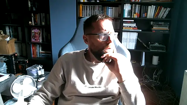 Snapshot of MeSteff chatting on September 27, 2025, 9:47 am MeSteff online show from September 27, 2025, 9:47 am