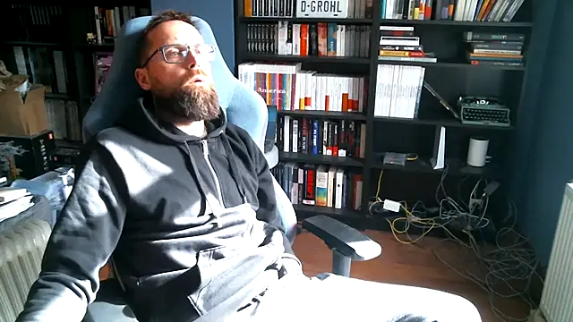 Snapshot of MeSteff chatting on October 5, 2025, 9:07 am MeSteff online show from October 5, 2025, 9:07 am