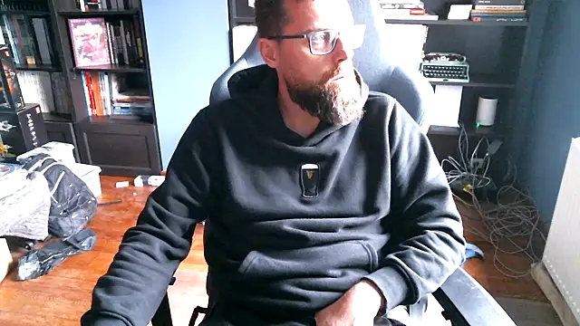 Snapshot of MeSteff chatting on October 25, 2025, 2:13 pm MeSteff online show from October 25, 2025, 2:13 pm