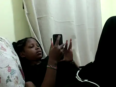 Snapshot of queen-sasha chatting on October 22, 2025, 5:24 pm queen-sasha online show from October 22, 2025, 5:24 pm