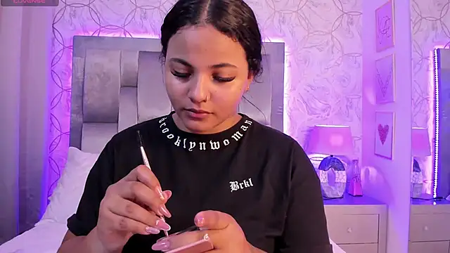 Snapshot of EmmaWeest chatting on December 4, 2024, 7:56 pm EmmaWeest online show from December 4, 2024, 7:56 pm