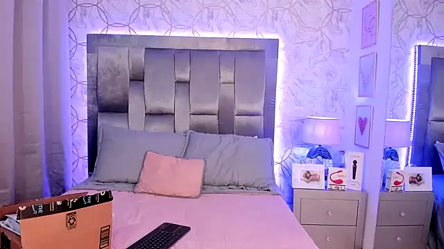 Snapshot of EmmaWeest chatting on January 13, 2025, 7:31 pm EmmaWeest online show from January 13, 2025, 7:31 pm