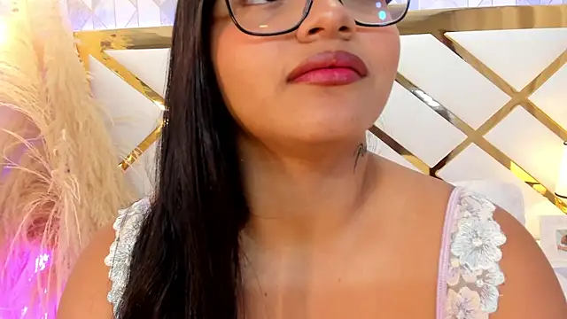 Snapshot of EmmaWeest chatting on September 17, 2025, 10:44 pm EmmaWeest online show from September 17, 2025, 10:44 pm