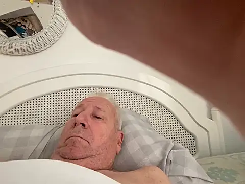 Snapshot of Bossinmidd12 chatting on December 11, 2024, 9:30 am Bossinmidd12 online show from December 11, 2024, 9:30 am