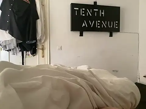 Snapshot of Bossinmidd12 chatting on February 19, 2025, 8:44 am Bossinmidd12 online show from February 19, 2025, 8:44 am