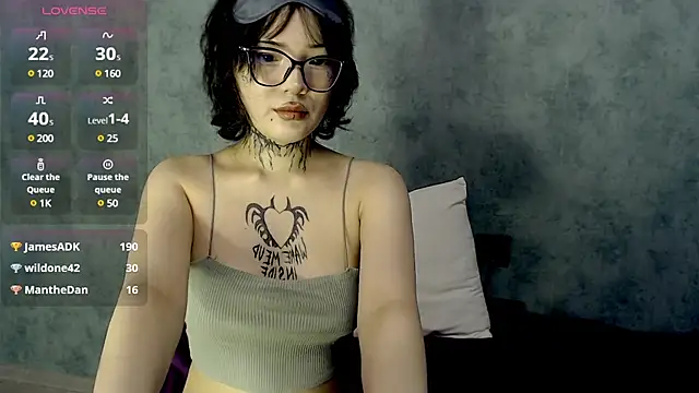 LizzieLight online show from December 2, 2024, 4:42 am