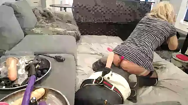 Snapshot of AssmannCD chatting on January 14, 2025, 1:28 pm AssmannCD online show from January 14, 2025, 1:28 pm