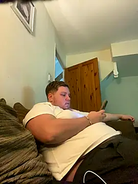 Snapshot of Lukeyboy027 chatting on November 9, 2025, 3:21 pm Lukeyboy027 online show from November 9, 2025, 3:21 pm