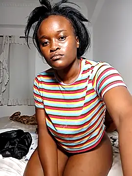 Snapshot of Bella045 chatting on December 25, 2024, 12:59 am Bella045 online show from December 25, 2024, 12:59 am