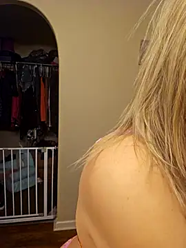 Snapshot of ellieconradxo chatting on February 21, 2025, 4:51 am ellieconradxo online show from February 21, 2025, 4:51 am