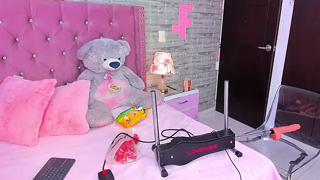 Snapshot of IsabellaBromsS chatting on February 14, 2025, 9:21 pm IsabellaBromsS online show from February 14, 2025, 9:21 pm