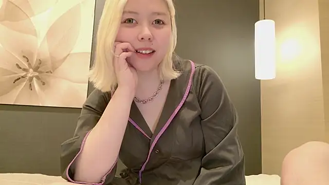 Snapshot of NANAchan_R chatting on February 20, 2025, 12:15 pm NANAchan R online show from February 20, 2025, 12:15 pm