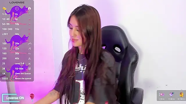 Snapshot of AlanaJones1 chatting on February 5, 2025, 3:52 pm AlanaJones1 online show from February 5, 2025, 3:52 pm