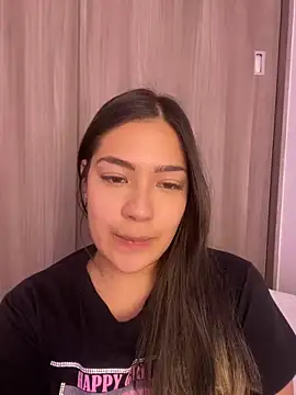 Snapshot of Latina_vanessa chatting on January 21, 2025, 1:29 am Latina vanessa online show from January 21, 2025, 1:29 am