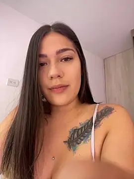 Snapshot of Latina_vanessa chatting on February 25, 2025, 9:46 pm Latina vanessa online show from February 25, 2025, 9:46 pm