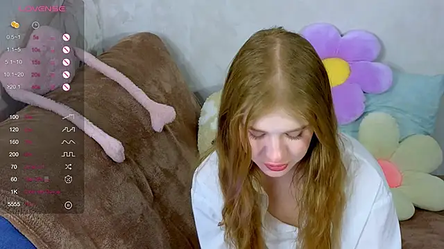 Snapshot of TrissMerigold9 chatting on October 10, 2025, 6:40 pm TrissMerigold9 online show from October 10, 2025, 6:40 pm