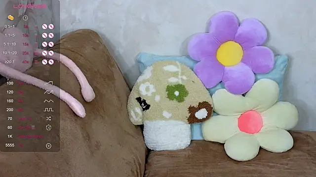 Snapshot of TrissMerigold9 chatting on October 13, 2025, 9:15 pm TrissMerigold9 online show from October 13, 2025, 9:15 pm