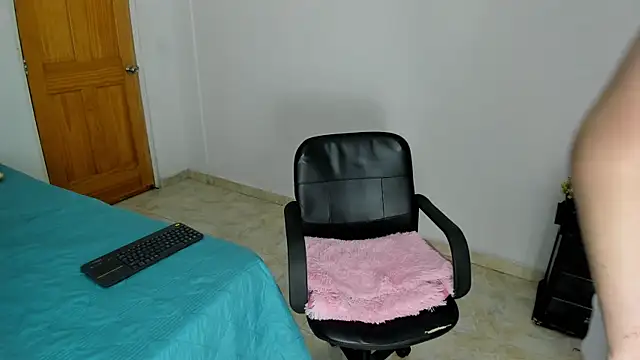 Snapshot of _Little_angel69 chatting on January 4, 2025, 2:04 pm  Little angel69 online show from January 4, 2025, 2:04 pm