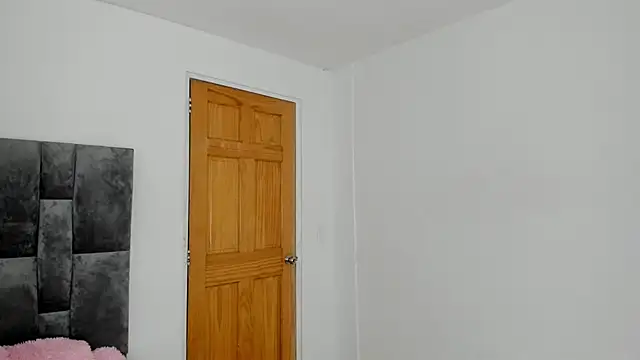 Snapshot of _Little_angel69 chatting on February 20, 2025, 5:18 pm  Little angel69 online show from February 20, 2025, 5:18 pm