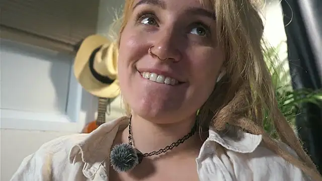 Snapshot of Winnie_sweet chatting on February 22, 2025, 7:45 am Winnie sweet online show from February 22, 2025, 7:45 am