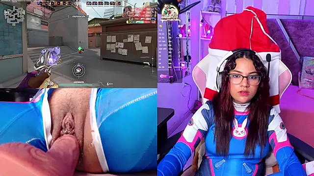 Snapshot of PetiteSophie_ chatting on December 22, 2024, 4:17 pm PetiteSophie  online show from December 22, 2024, 4:17 pm