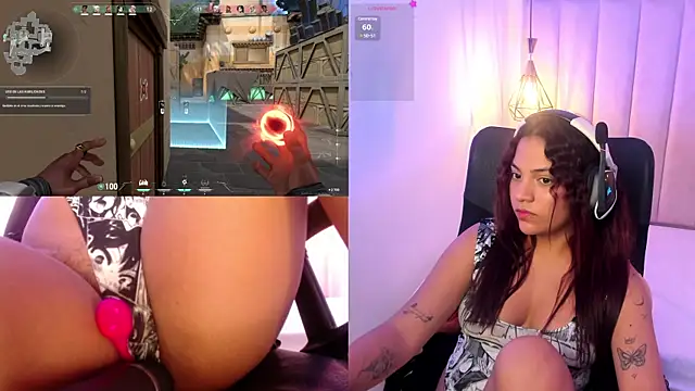 Snapshot of PetiteSophie_ chatting on January 3, 2025, 4:16 pm PetiteSophie  online show from January 3, 2025, 4:16 pm