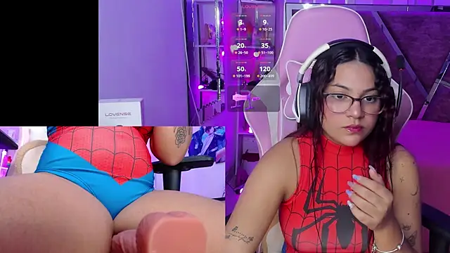 Snapshot of PetiteSophie_ chatting on January 8, 2025, 12:58 pm PetiteSophie  online show from January 8, 2025, 12:58 pm