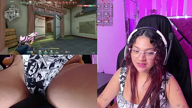 Snapshot of PetiteSophie_ chatting on March 13, 2025, 4:56 pm PetiteSophie  online show from March 13, 2025, 4:56 pm