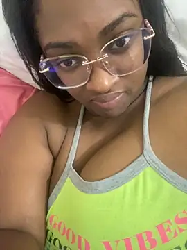 Snapshot of _MARRTINNA_ chatting on December 15, 2024, 7:57 am MARRTINNA online show from December 15, 2024, 7:57 am