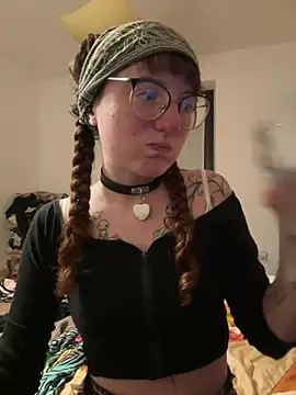 Snapshot of _foxygirl_ chatting on February 7, 2025, 6:34 pm  foxygirl  online show from February 7, 2025, 6:34 pm