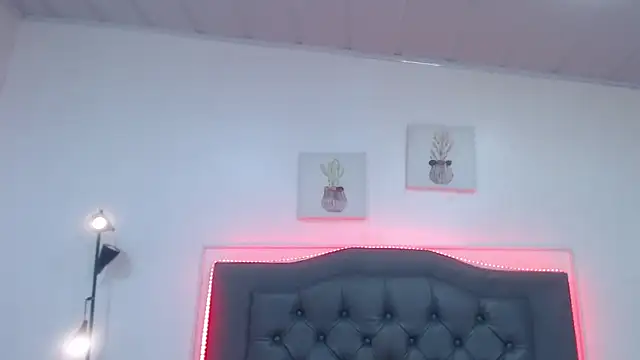 Snapshot of candy_lux_ chatting on October 18, 2025, 7:03 pm candy lux  online show from October 18, 2025, 7:03 pm