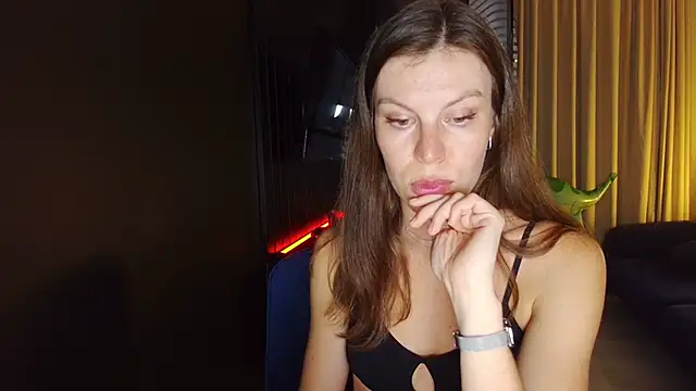 Snapshot of fifth_element chatting on October 19, 2025, 7:47 pm fifth element online show from October 19, 2025, 7:47 pm