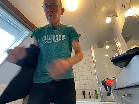 Snapshot of martxxxxx chatting on September 18, 2025, 9:55 am martxxxxx online show from September 18, 2025, 9:55 am