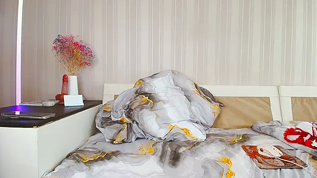 Snapshot of Meowroslava chatting on October 10, 2025, 1:43 pm Meowroslava online show from October 10, 2025, 1:43 pm