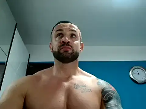 Snapshot of Magnificmuscles89 chatting on February 28, 2025, 9:44 pm Magnificmuscles89 online show from February 28, 2025, 9:44 pm