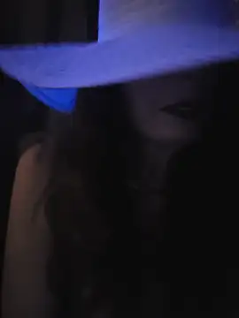 Snapshot of Avaivory chatting on November 3, 2025, 9:21 am Avaivory online show from November 3, 2025, 9:21 am