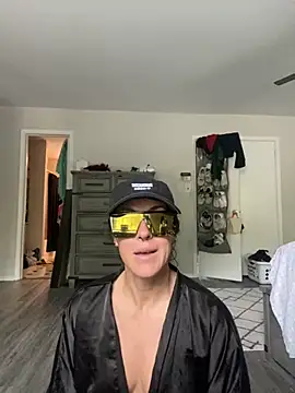 Snapshot of mrs__unknown chatting on October 12, 2025, 4:28 pm mrs unknown online show from October 12, 2025, 4:28 pm