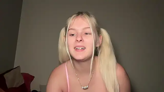 Snapshot of Allylove03 chatting on February 17, 2025, 6:59 pm Allylove03 online show from February 17, 2025, 6:59 pm