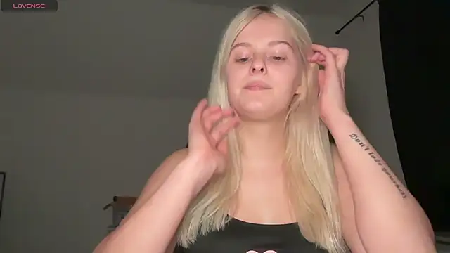 Snapshot of Allylove03 chatting on September 11, 2025, 5:57 pm Allylove03 online show from September 11, 2025, 5:57 pm