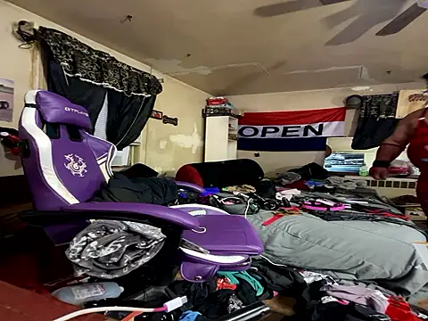 Snapshot of MrMynx chatting on November 16, 2025, 6:41 am MrMynx online show from November 16, 2025, 6:41 am