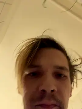 Snapshot of YoungDick25 chatting on October 31, 2025, 9:16 pm YoungDick25 online show from October 31, 2025, 9:16 pm