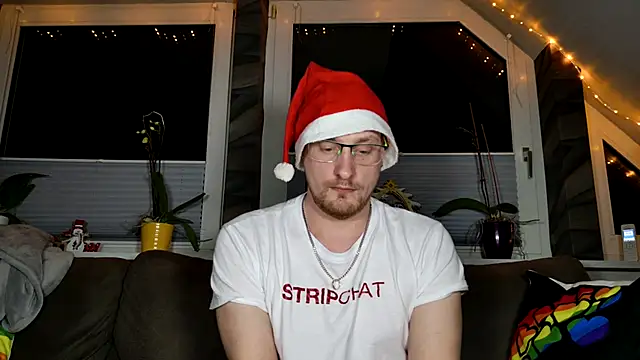 Snapshot of Relsxboy chatting on December 18, 2024, 5:10 pm Relsxboy online show from December 18, 2024, 5:10 pm